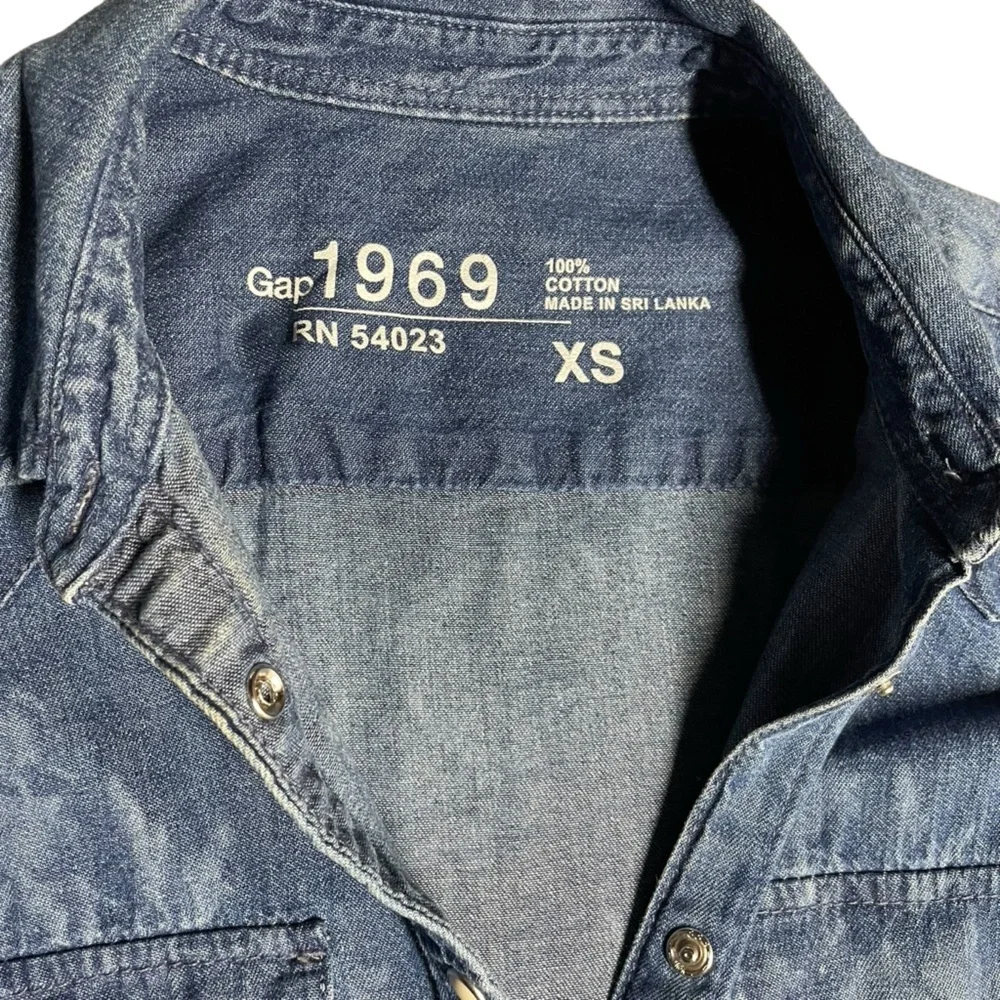 GAP 1969 Blue XS Floral Print White Pearl Snap Button Denim Dress in EUC - Picture 9 of 13